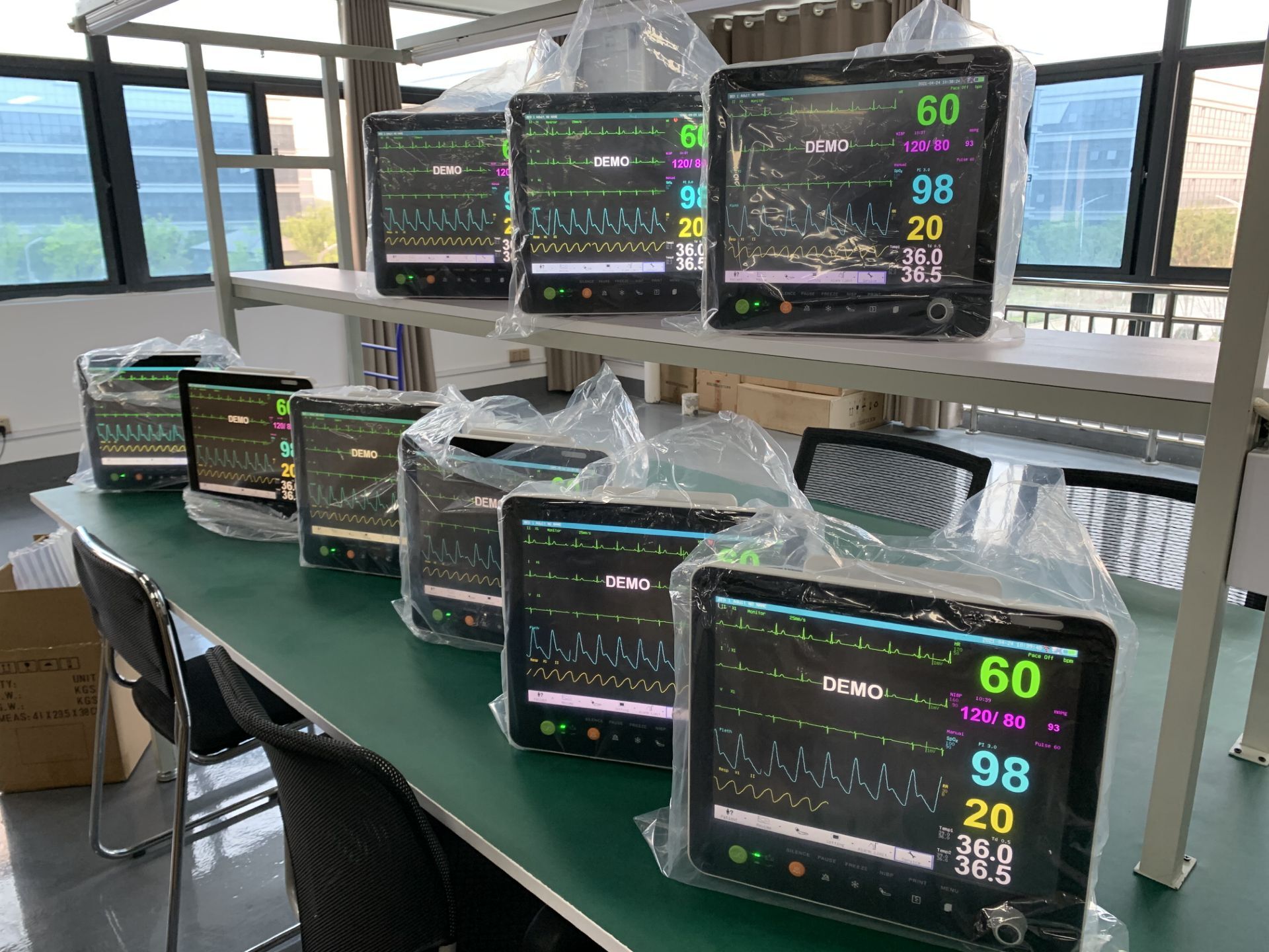 15 inches Patient monitor Sun-700S brings health to Middle East people. Why our patient monitor can be so popular?